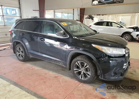 2018 Toyota Highlander Le z USA, uszkodzony, nr VIN 5TDBZRFH6JS898442
